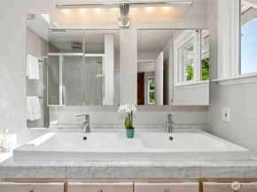 18945 NE 20th Court, Redmond WA 98052