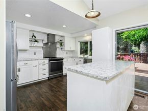 18945 NE 20th Court, Redmond WA 98052