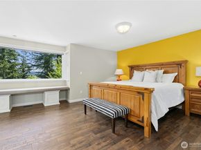 18945 NE 20th Court, Redmond WA 98052