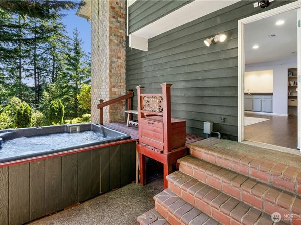 18945 NE 20th Court, Redmond WA 98052