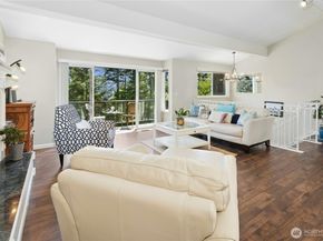 18945 NE 20th Court, Redmond WA 98052