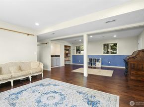 18945 NE 20th Court, Redmond WA 98052