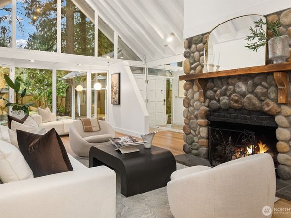 17050 37th Avenue NE, Lake Forest Park WA 98155