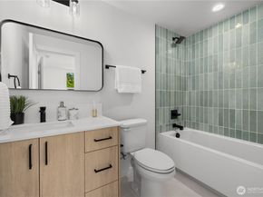 3850 Carr Place N, Seattle WA 98103