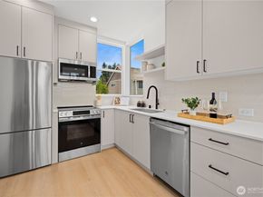 3850 Carr Place N, Seattle WA 98103