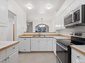 17827 80th Avenue NE C101, Kenmore WA 98028