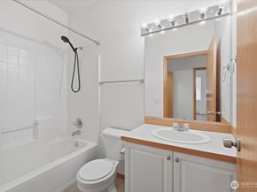 17827 80th Avenue NE C101, Kenmore WA 98028