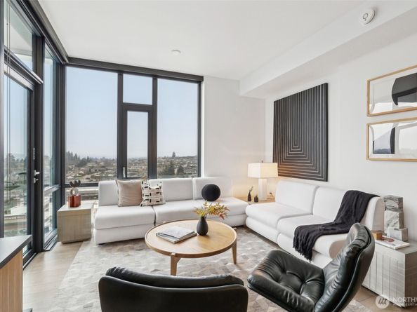 889 Avenue Square NE 703, Bellevue WA 98004