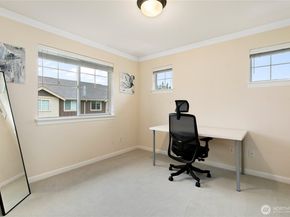 320 Chelan Place NE H1, Renton WA 98059