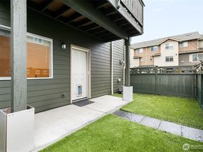 320 Chelan Place NE H1, Renton WA 98059