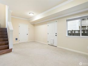 320 Chelan Place NE H1, Renton WA 98059