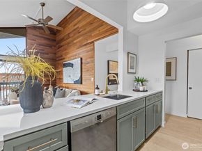 4911 Fremont Avenue N 303, Seattle WA 98103