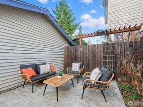 9221 College Way N, Seattle WA 98103