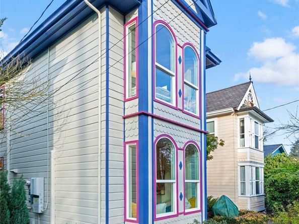 9221 College Way N, Seattle WA 98103