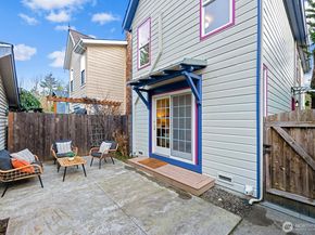 9221 College Way N, Seattle WA 98103