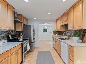 16576 NE 97th Place, Redmond WA 98052