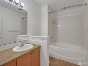 18 Dravus Street 207, Seattle WA 98109