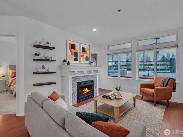 18 Dravus Street 207, Seattle WA 98109