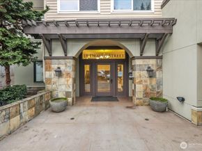 18 Dravus Street 207, Seattle WA 98109