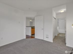 18 Dravus Street 207, Seattle WA 98109