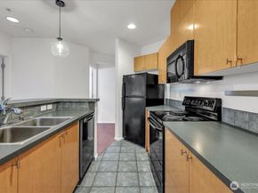 18 Dravus Street 207, Seattle WA 98109