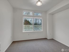 18 Dravus Street 207, Seattle WA 98109