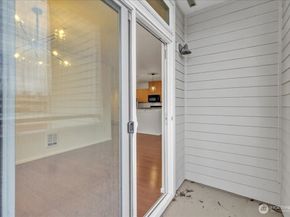 18 Dravus Street 207, Seattle WA 98109