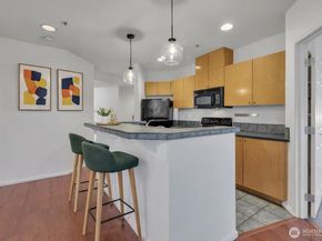 18 Dravus Street 207, Seattle WA 98109