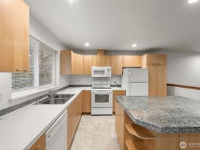 2718 S Star lake Road, Federal Way WA 98003