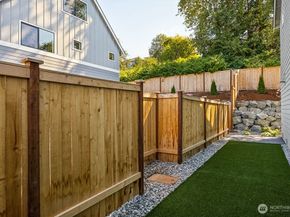 19512 81st Place NE 4, Kenmore WA 98028