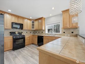 10217 SE 237th St, Kent WA 98031