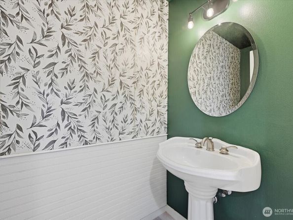 10217 SE 237th St, Kent WA 98031