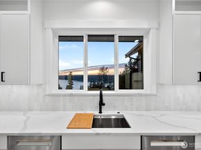 1642 205th Place NE, Sammamish WA 98074