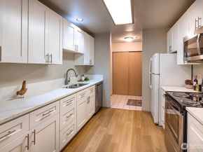 200 99th Avenue NE 16, Bellevue WA 98004