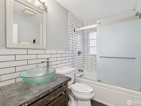 10219 15th Avenue NE, Seattle WA 98125