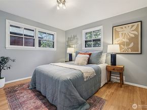 10219 15th Avenue NE, Seattle WA 98125