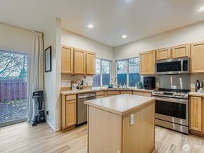 4109 S 220th Place 18, Kent WA 98032