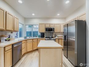 4109 S 220th Place 18, Kent WA 98032