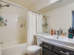 4109 S 220th Place 18, Kent WA 98032