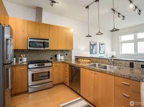 17 W Mercer Street 218, Seattle WA 98119