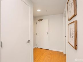 17 W Mercer Street 218, Seattle WA 98119