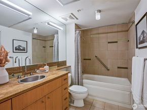 17 W Mercer Street 218, Seattle WA 98119