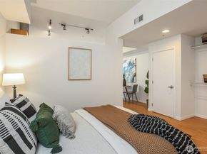 17 W Mercer Street 218, Seattle WA 98119