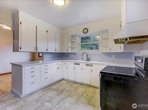 15214 149th Avenue SE, Renton WA 98058