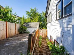 13027 40th Avenue S, Tukwila WA 98168