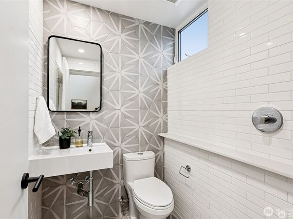 8605 5th Avenue NE B, Seattle WA 98115