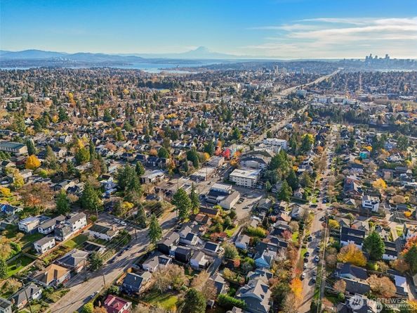 8605 5th Avenue NE B, Seattle WA 98115