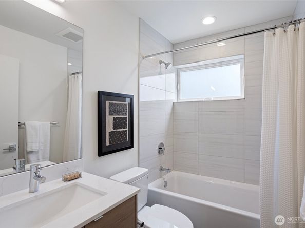 2525 29th Avenue S E, Seattle WA 98144