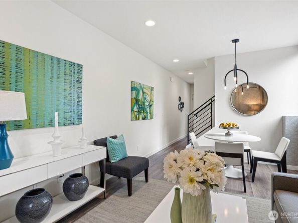 2525 29th Avenue S E, Seattle WA 98144