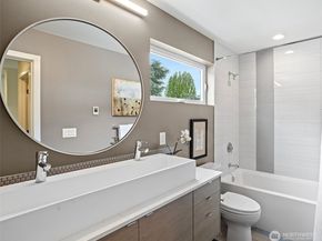 2525 29th Avenue S E, Seattle WA 98144